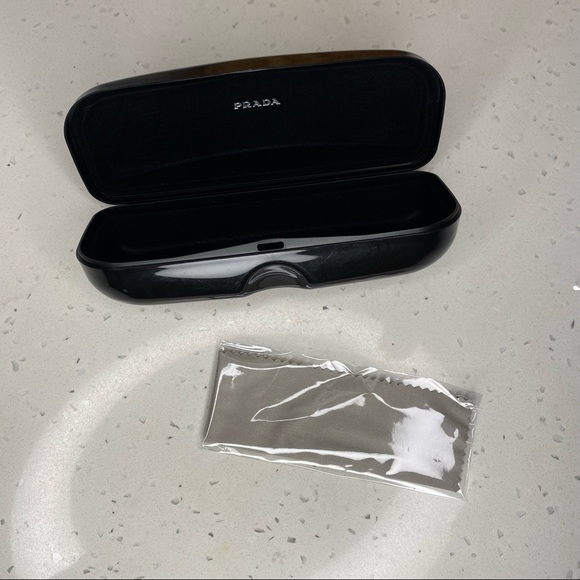 Prada glasses case - Picture 2 of 2